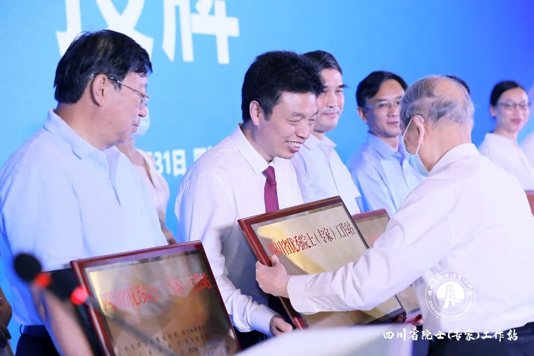 有分量！鐵騎力士獲評四川省優秀院士（專家）工作站！