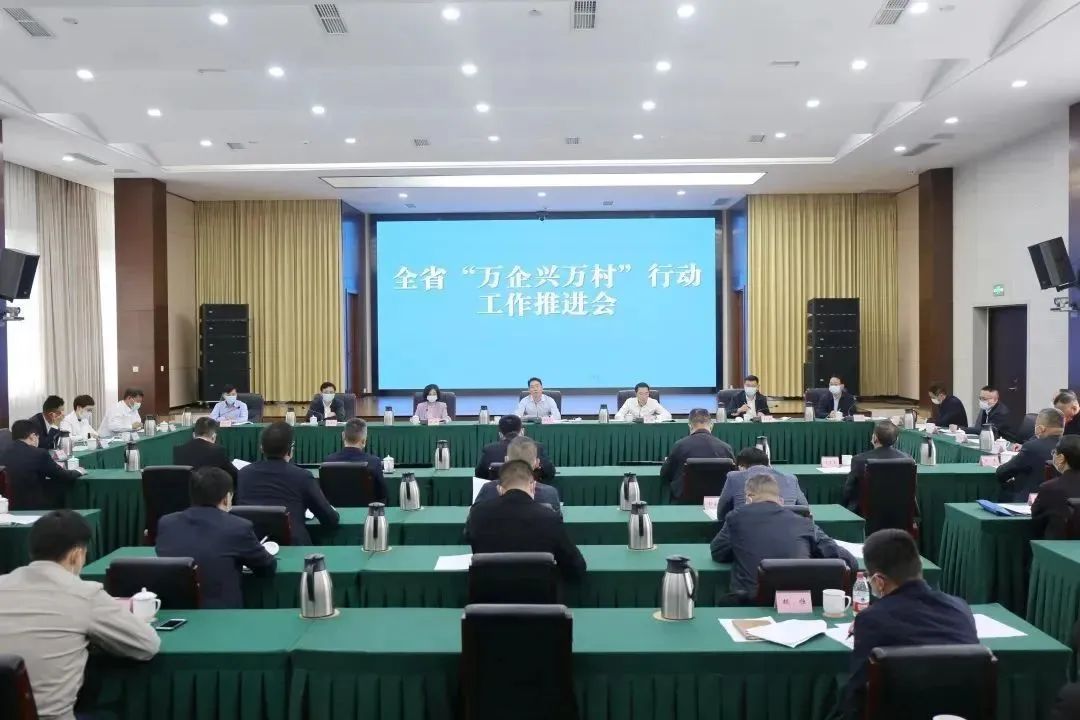 雷文勇作為唯一企業(yè)代表在四川省“萬企興萬村”行動工作推進會中發(fā)言：在鄉(xiāng)村振興的偉大事業(yè)中作出自己的貢獻！